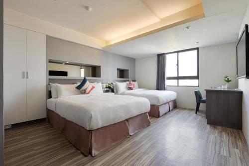Deluxe Family Room image 2