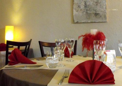 Logis Hotel Restaurant Les Capucins - 레스토랑