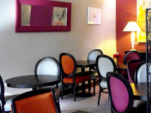 Logis Hotel Restaurant Les Capucins - 레스토랑