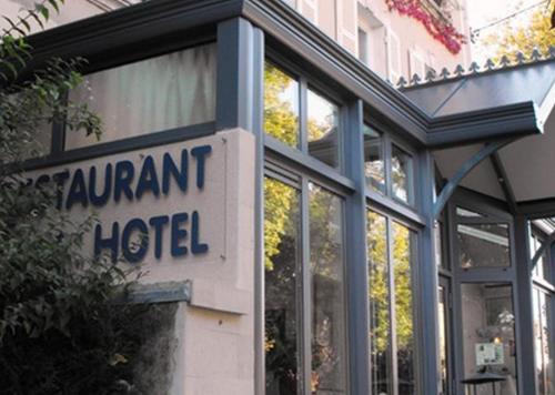 Logis Hotel Restaurant Les Capucins - 출입구