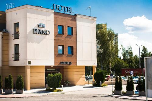 Hotel Piano - image 5