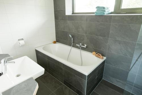 Tuš, Aan Noordzee Villa Veranda in Schagen