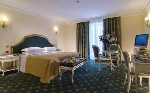 room detail thumbnail 1