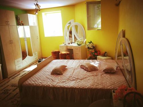 Two Bedroom Townhouse Mika with a private garage 3