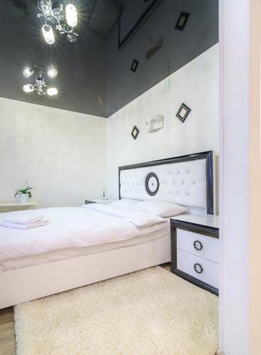 1 king bed, 1 sofa bed