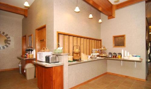 Best Western Holiday Hotel in Coos Bay