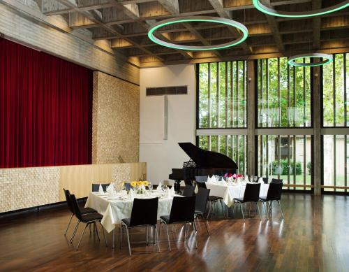 ห้องจัดเลี้ยง, Bildungshaus St. Bernhard - Wohnen und Tagen in ราสทัทท์