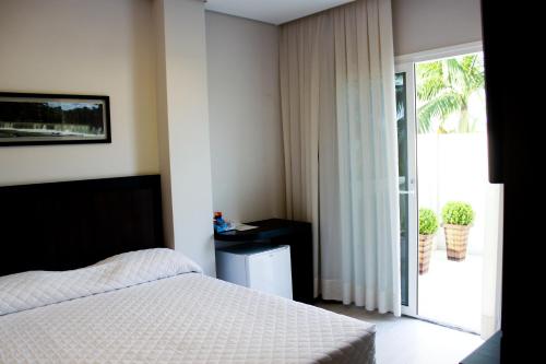 115788775 Blue Hill Hotel