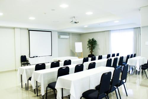 115790815 Blue Hill Hotel
