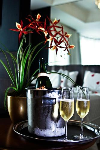 115792322 Blue Hill Hotel