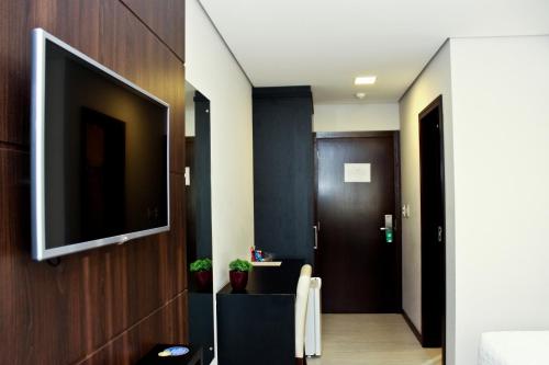 115797100 Blue Hill Hotel