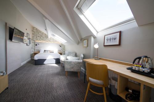 Innkeeper's Lodge Ilkley - image 2