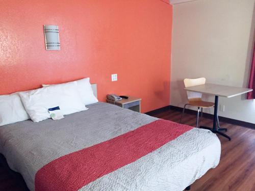 Motel6 Warwick, RI - Providence Airport - I-95