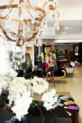 115824374 Blue Hill Hotel
