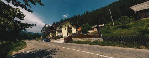 Kilátás, Pensiunea Ioana in Ruginești
