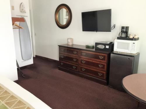 Westward Inn - image 2