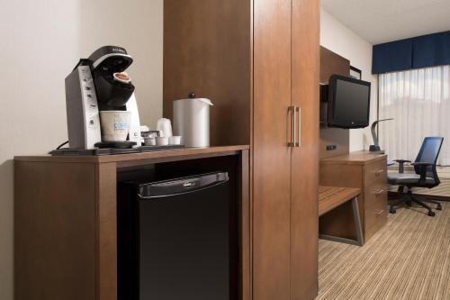 Holiday Inn Express Andover North - Lawrence, an IHG Hotel