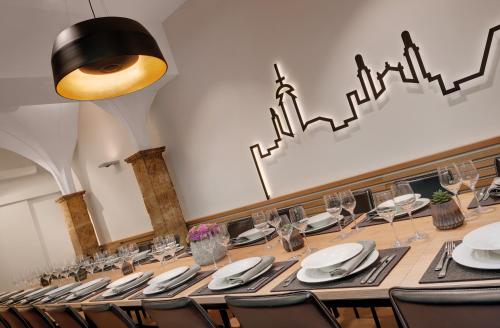Alpen Hotel München - image 14