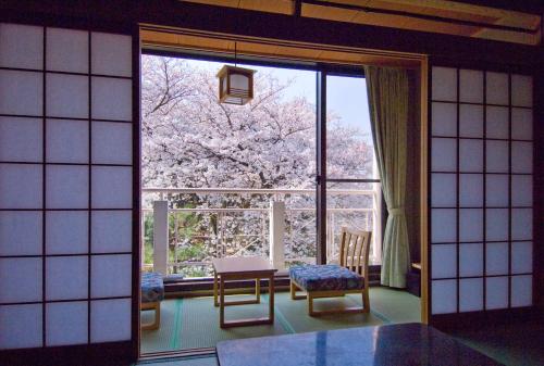 room detail thumbnail 2