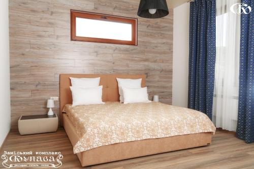 1 queen bed, 1 sofa bed