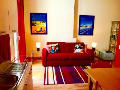 Centrally located one bedroom apartment just minutes by foot to the Palais des Festivals and beaches