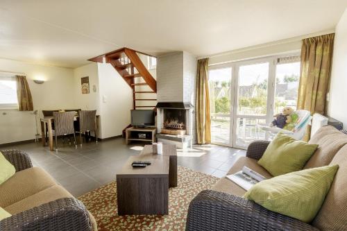 2 bedrooms, 4 beds