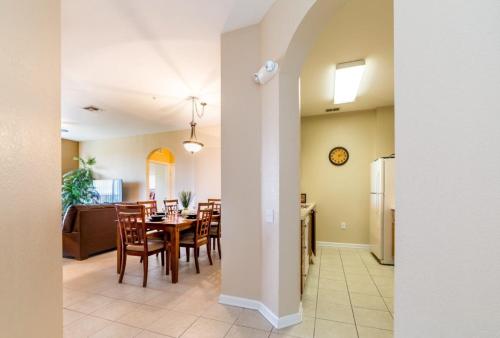 Windsor Hills Home 1282 - image 5