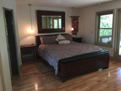 River House Inn in Grassy Creek, USA