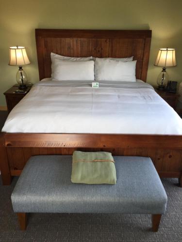 Roam Inn Room Type - King Room with Balcony