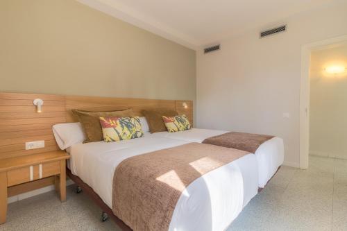 Hotel THe Koala Garden Located in San Bartolome de Tirajana, Hotel THe Koala Garden is a perfect starting point from which to explore Gran Canaria. The property offers a wide range of amenities and perks to ensure you have 