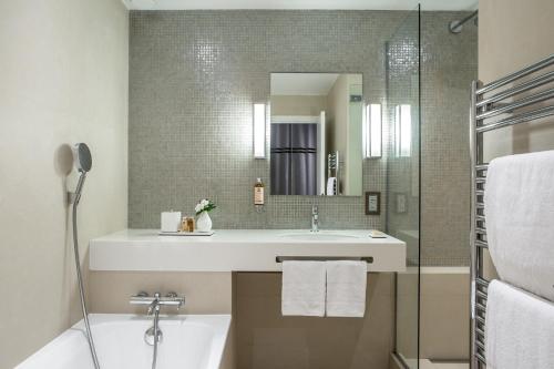 Hotel Des Saints Peres - Esprit de France - image 5