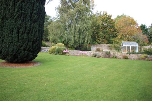 Charney Manor - image 13
