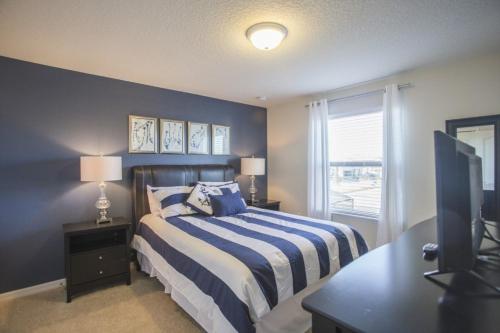 Menton Eight Bedroom 2888E - image 8