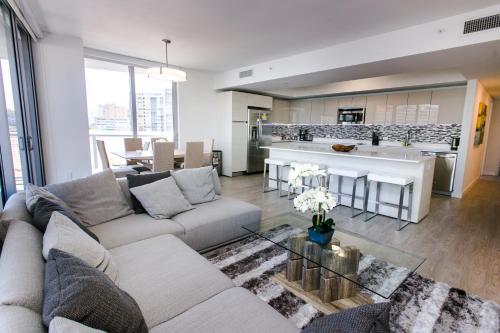 Three-Bedroom Beachwalk Resort Apartment thumb 3