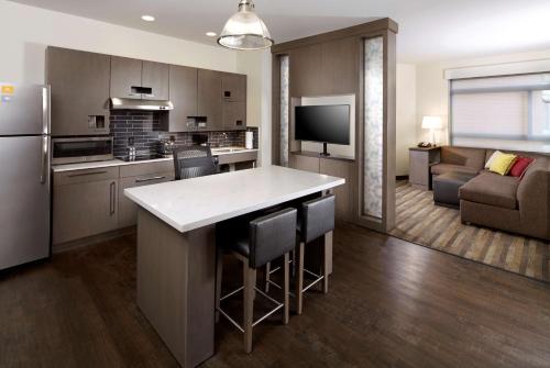 Előcsarnok, Hyatt House Pittsburgh Bloomfield Shadyside near Katonák és Matrózok Emlékterem