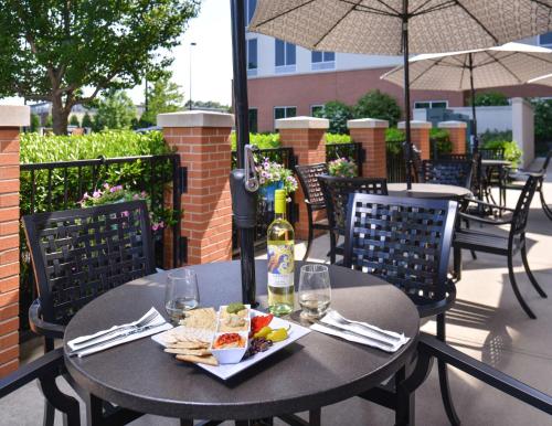 Hyatt Place Garden City - image 3
