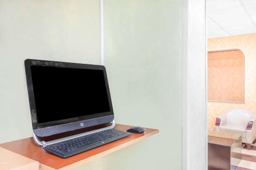 ศูนย์ธุรกิจ, ฮาวเวิร์ด จอห์นสัน บาย วินด์แฮม นอร์ทเบอร์เกน (Howard Johnson by Wyndham North Bergen) in นอร์ทเบอร์เกน (NJ)