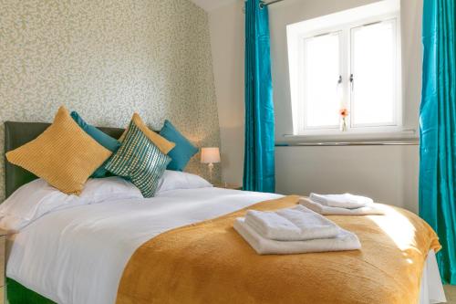 City Centre Penthouse with Terrace 5 mins walk to Colleges & Sleeps 6 - image 4