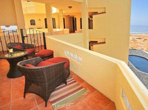 Swimming Pool at Vista Hermosa Resort and Spa Hotel