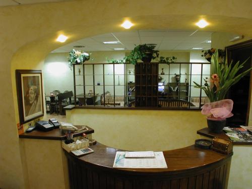 Hotel Sassacci in 希維塔卡斯特拉納