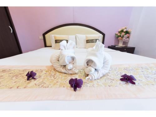 Feelathome Set in a prime location of Chiang Rai, Canaan Place puts everything the city has to offer just outside your doorstep. The property features a wide range of facilities to make your stay a pleasant expe