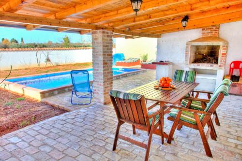 Ema Holiday Home in Muntic