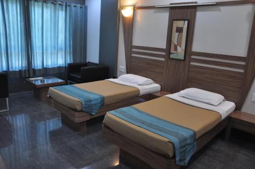 Lotus Hotel Stop at Lotus Hotel to discover the wonders of Solapur. Both business travelers and tourists can enjoy the propertys facilities and services. Service-minded staff will welcome and guide you at Lotus 