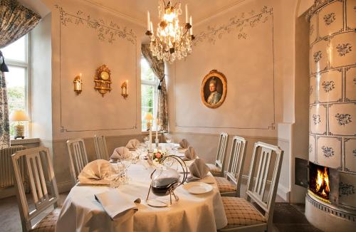 餐飲選擇, 阿克斯霍夫斯洛特酒店 (Akeshofs Slott) in 布羅馬裏