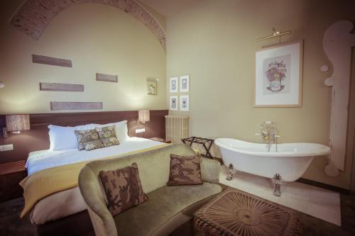 116016681 AdAstra Suites