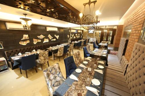 อาหารและเครื่องดื่ม, โรงแรมเพรสซิเดนท์ (HOTEL PRESIDENT) in นักปูร์