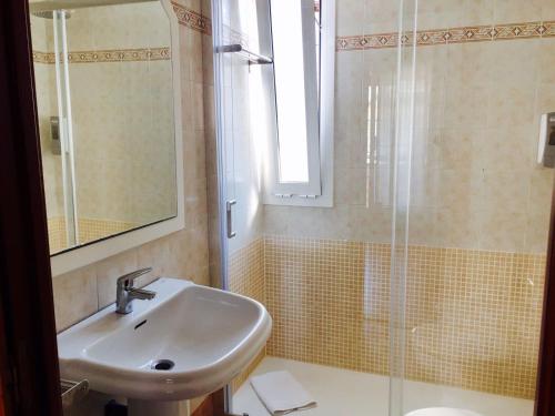 Hostal Termes - image 7