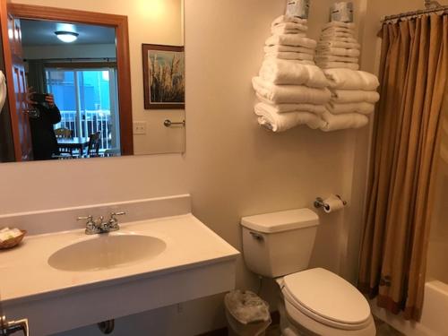 Longliner Lodge and Suites The 3-star Longliner Lodge and Suites offers comfort and convenience whether youre on business or holiday in Sitka (AK). The property offers guests a range of services and amenities designed to provi