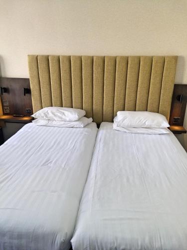 Garden Court Hotel - image 7