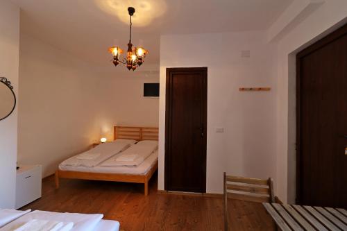 Quadruple Room image 4